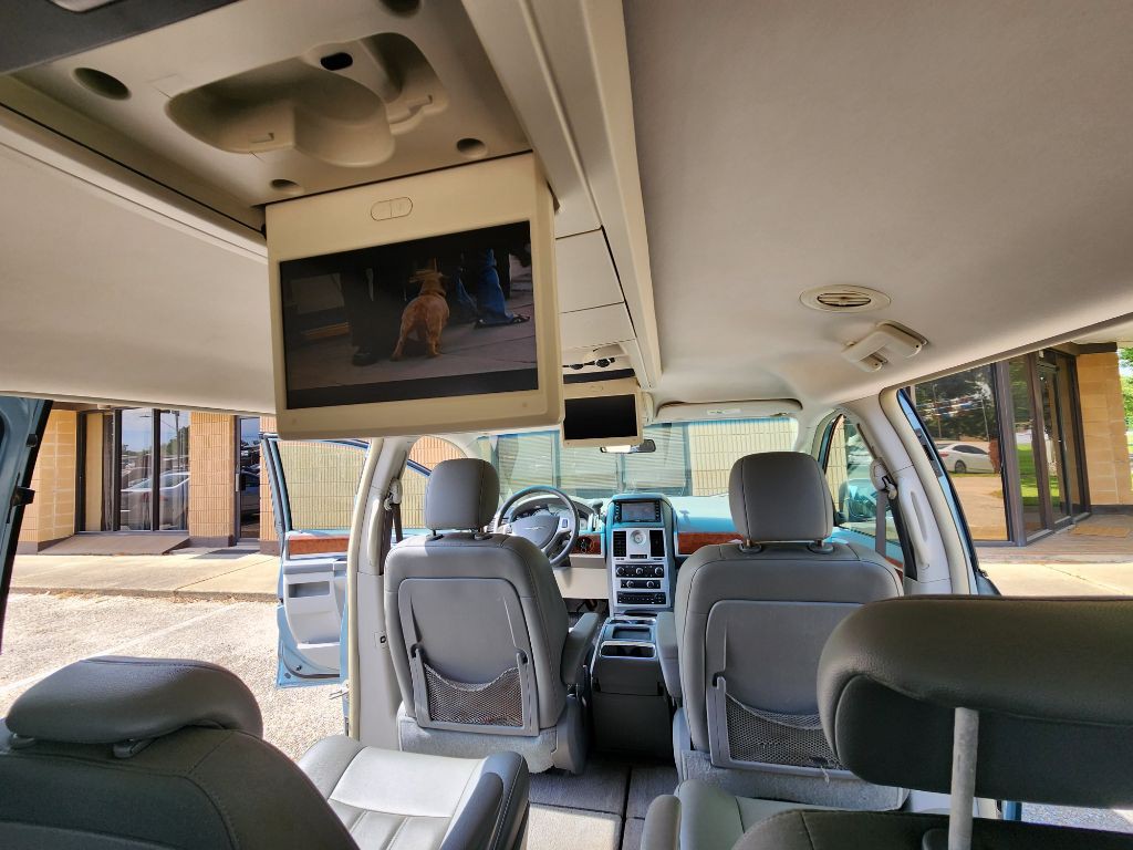 2009 Chrysler Town & Country Image 14