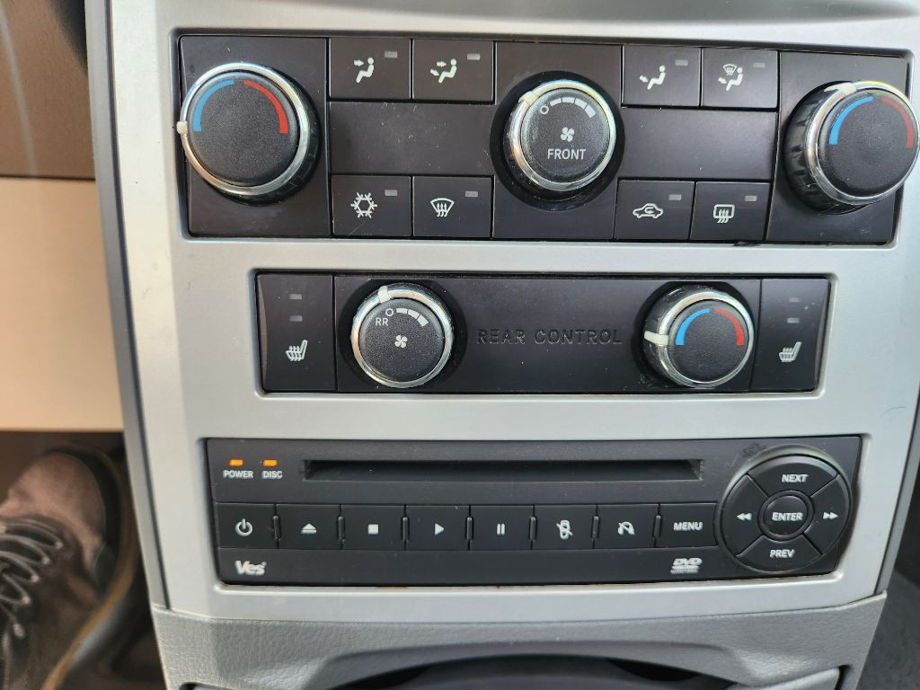 2009 Chrysler Town & Country Image 15