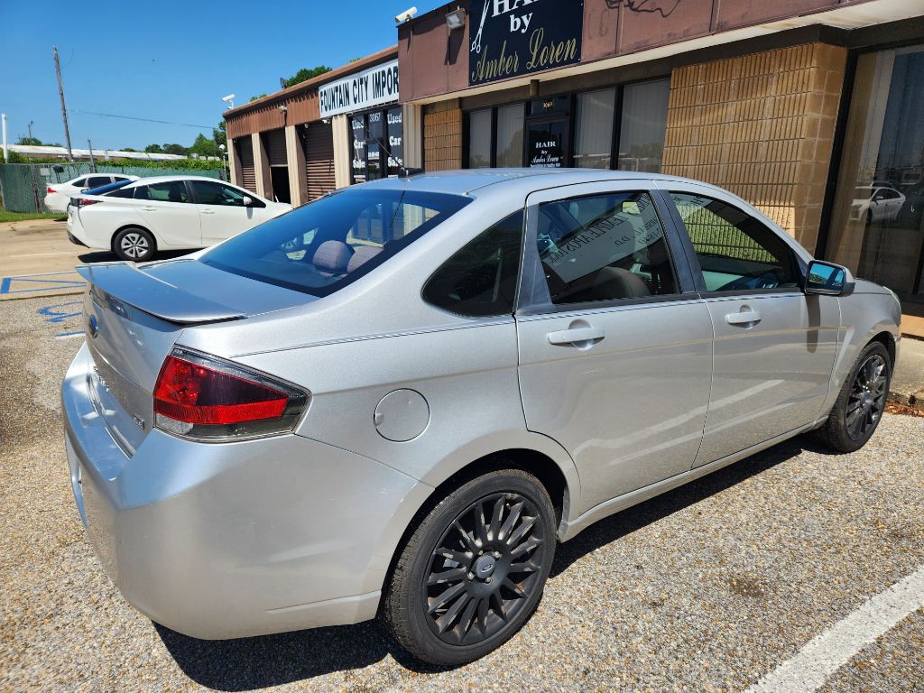 2010 Ford Focus Image 4