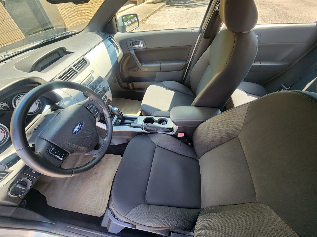 2010 Ford Focus Image 6