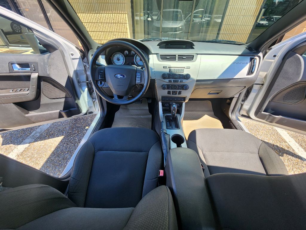 2010 Ford Focus Image 11