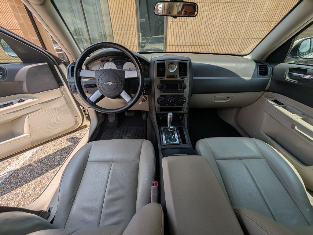 2006 Chrysler 300 Image 11