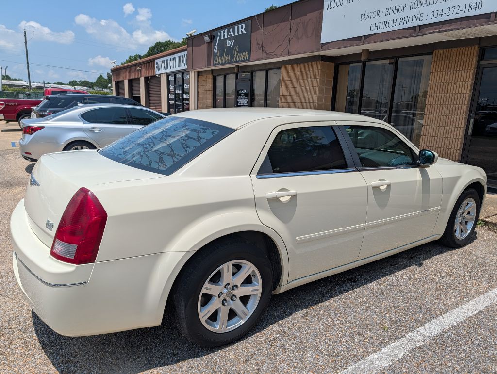 2006 Chrysler 300 Image 16
