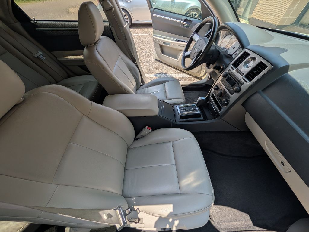 2006 Chrysler 300 Image 25
