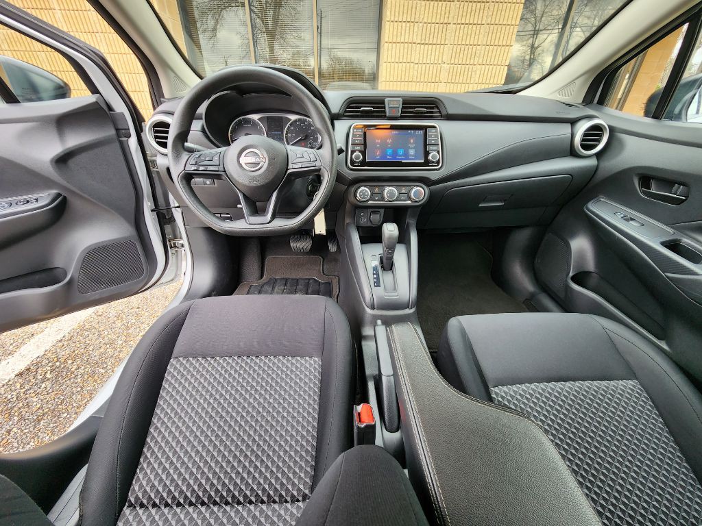 2023 Nissan Versa Image 11