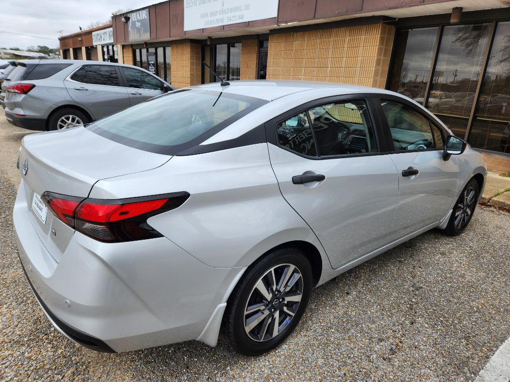 2023 Nissan Versa Image 4