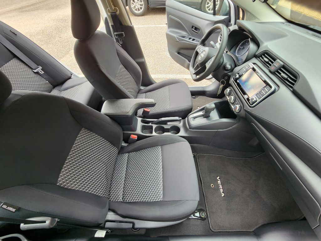 2023 Nissan Versa Image 8