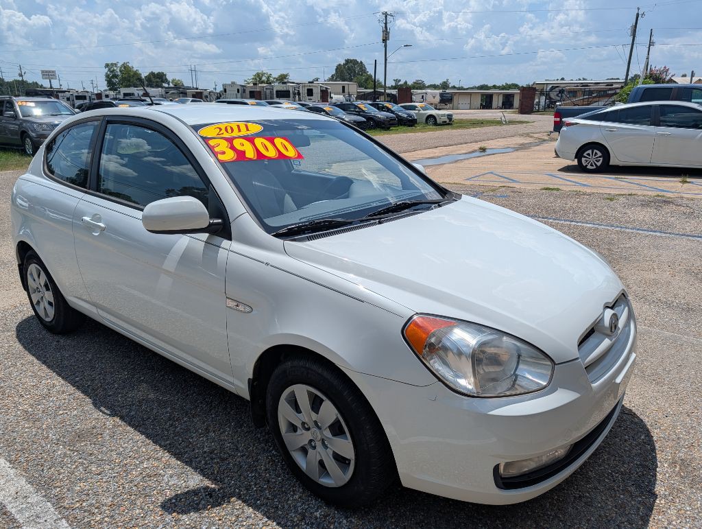 2011 Hyundai Accent Image 3