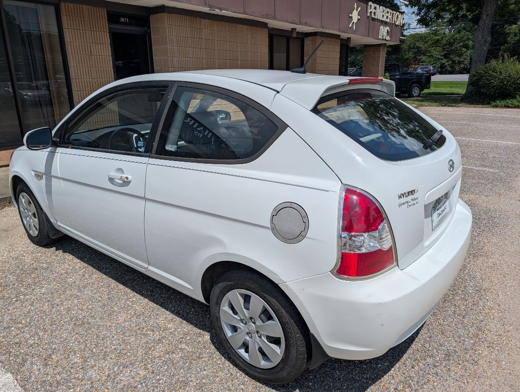2011 Hyundai Accent Image 5