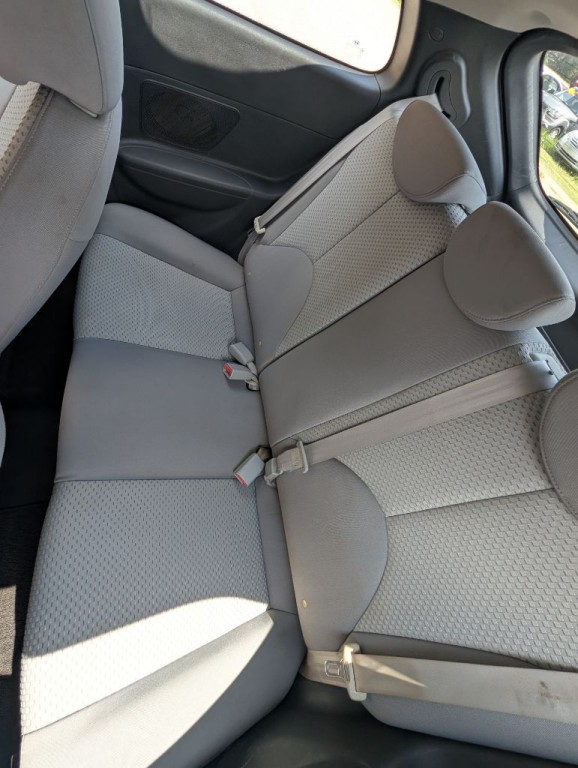 2011 Hyundai Accent Image 7