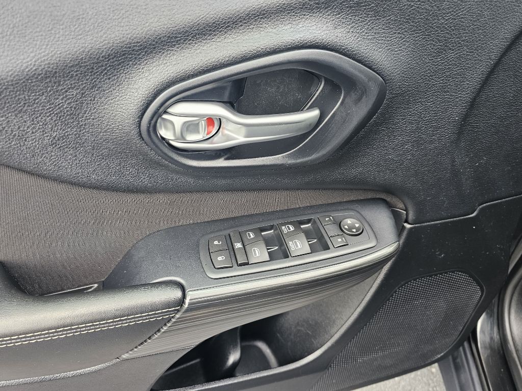 2016 Jeep Cherokee Image 9
