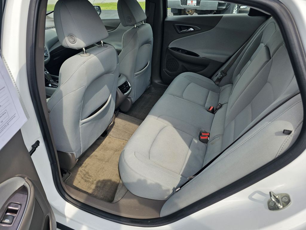 2017 Chevrolet Malibu Image 5