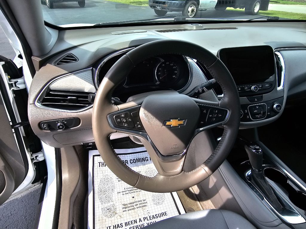 2017 Chevrolet Malibu Image 9