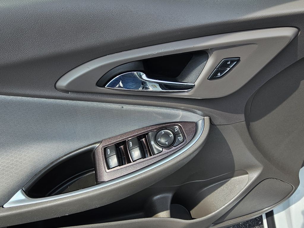 2017 Chevrolet Malibu Image 10