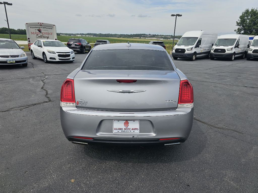 2016 Chrysler 300 Image 3