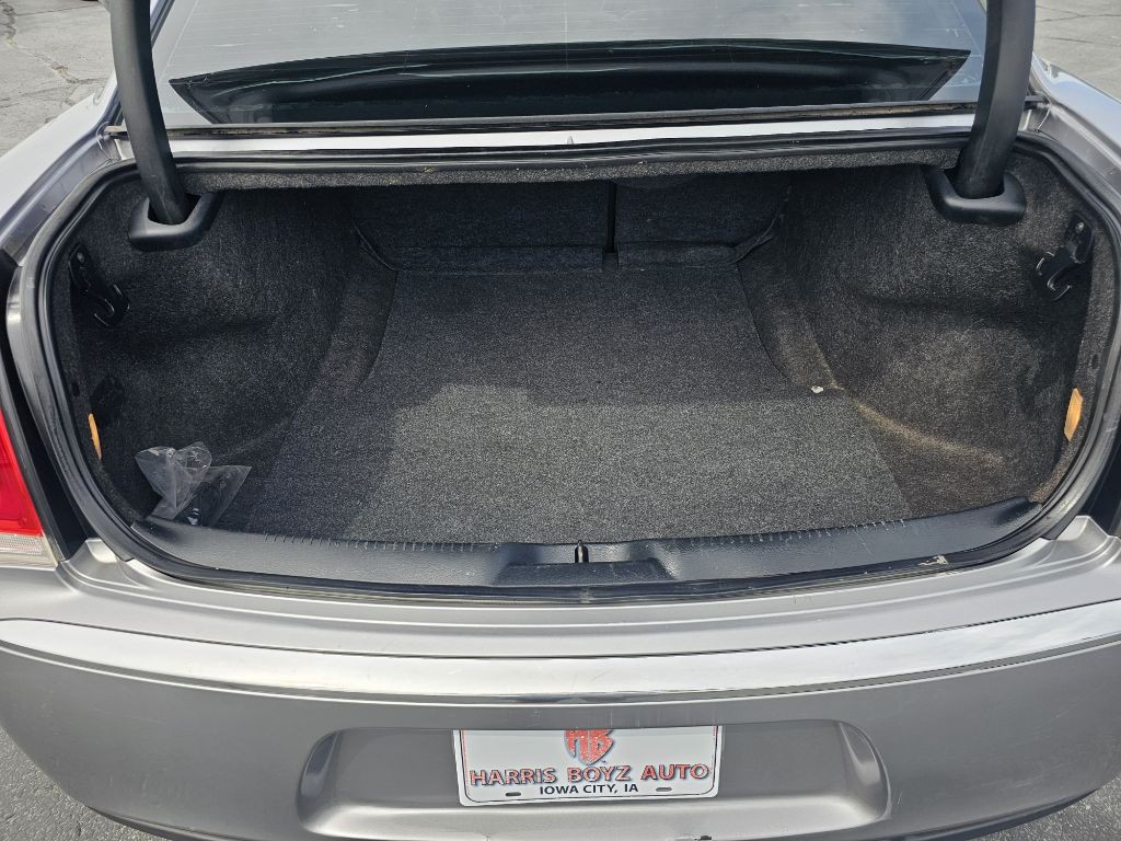 2016 Chrysler 300 Image 6