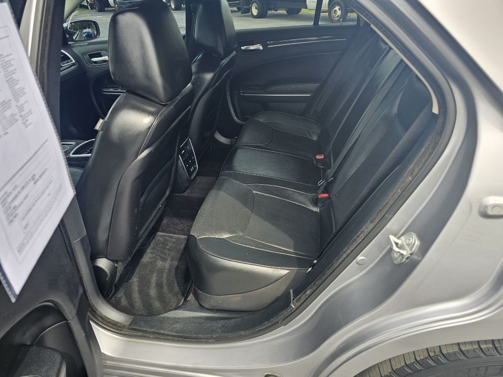 2016 Chrysler 300 Image 8