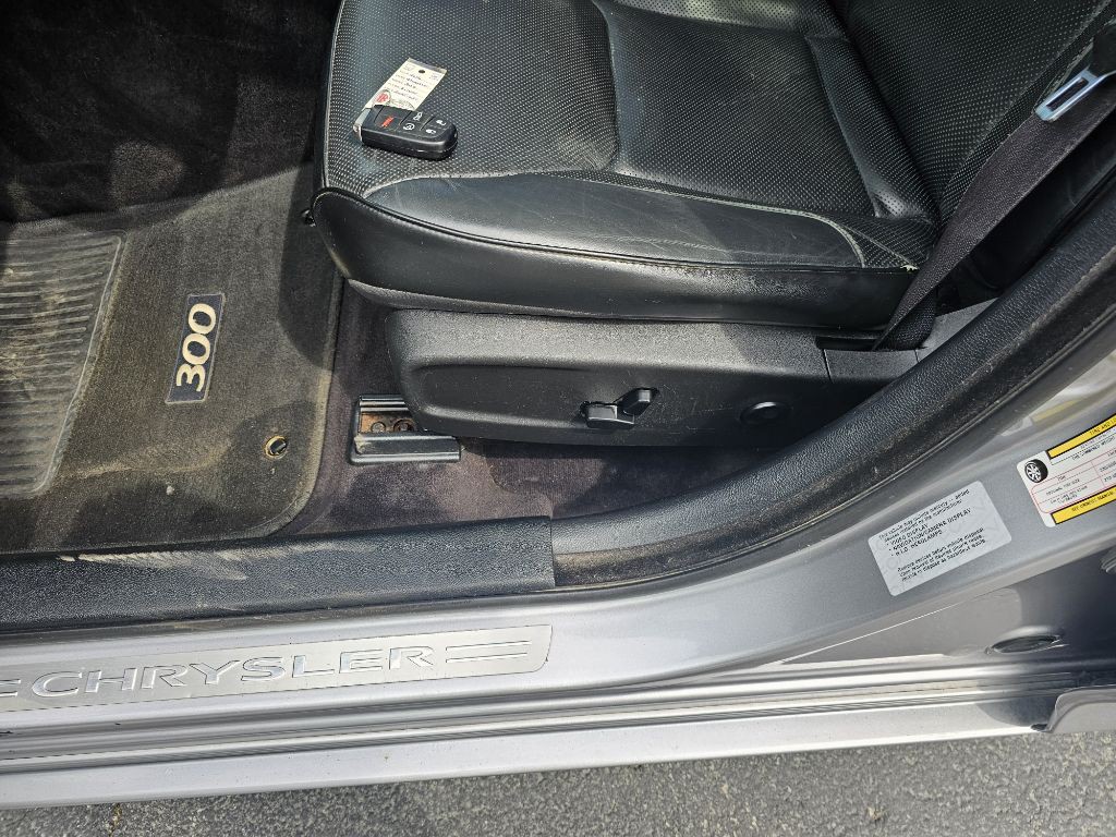 2016 Chrysler 300 Image 10