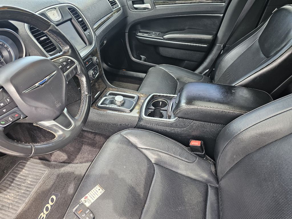 2016 Chrysler 300 Image 12