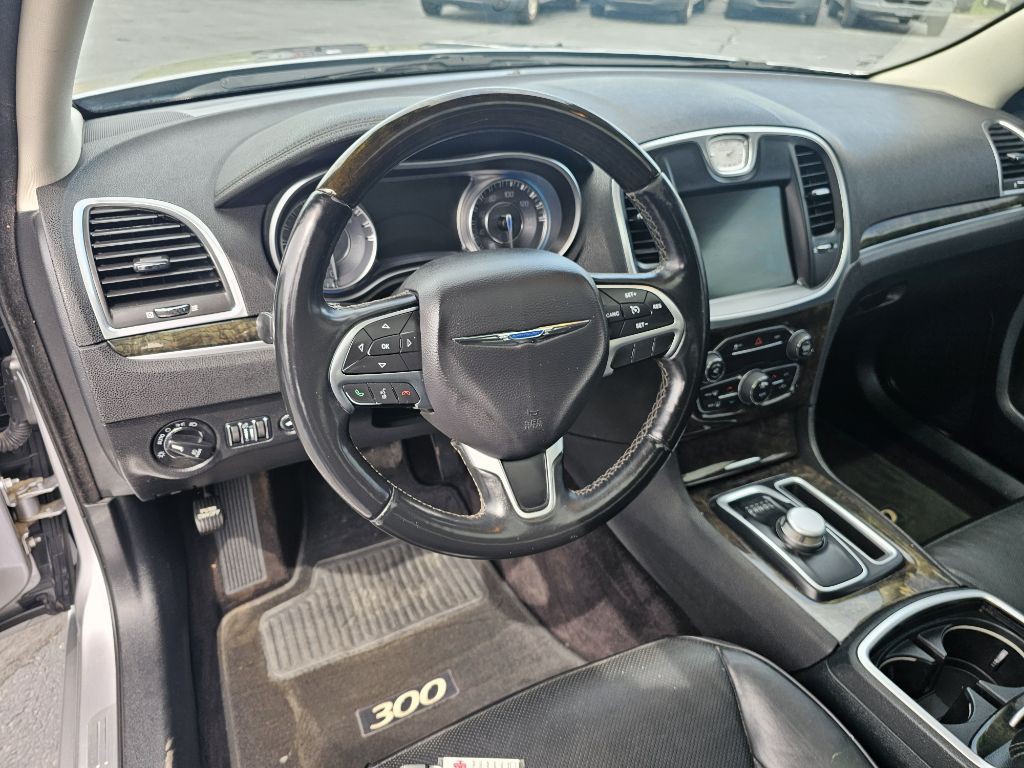 2016 Chrysler 300 Image 14