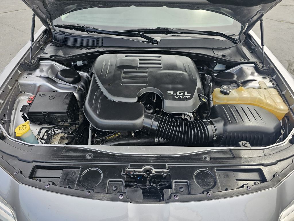 2016 Chrysler 300 Image 15