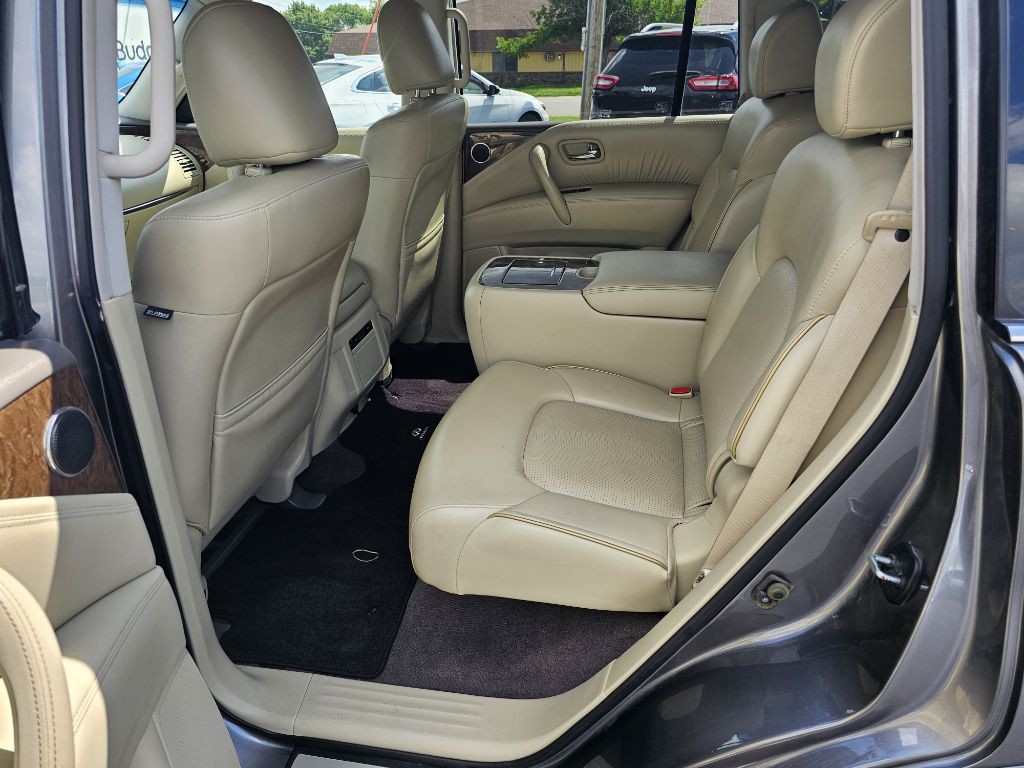 2017 INFINITI QX80 Image 8