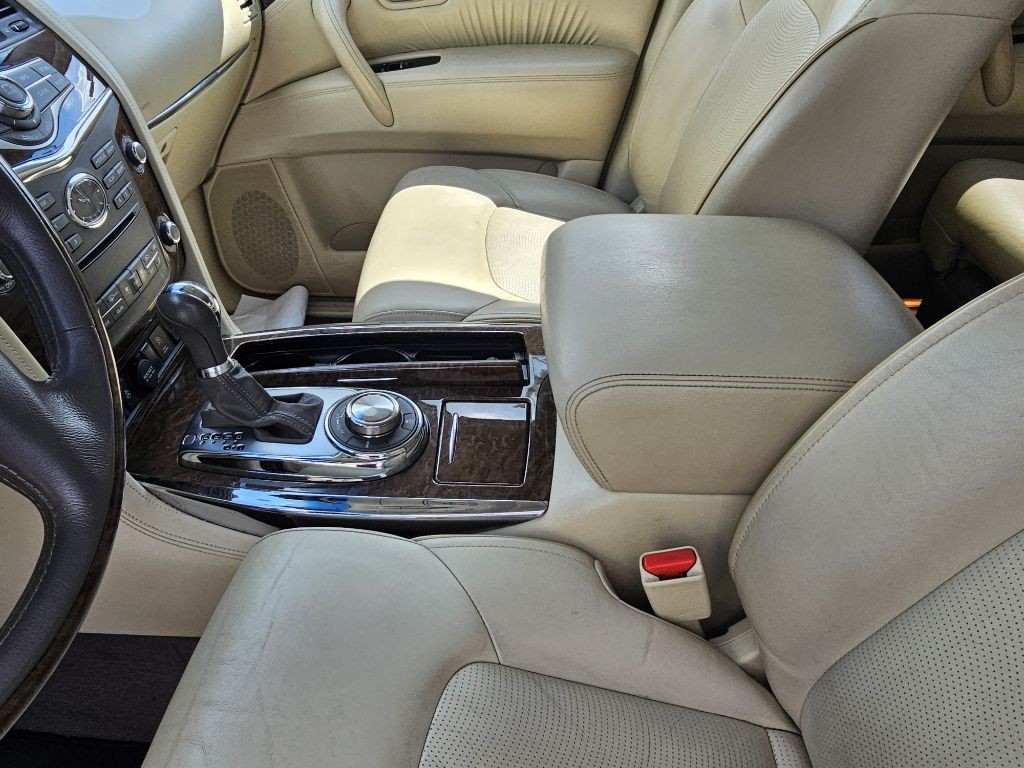 2017 INFINITI QX80 Image 10