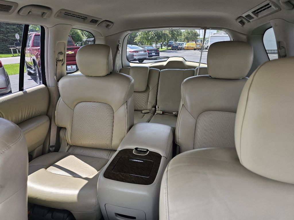 2017 INFINITI QX80 Image 11