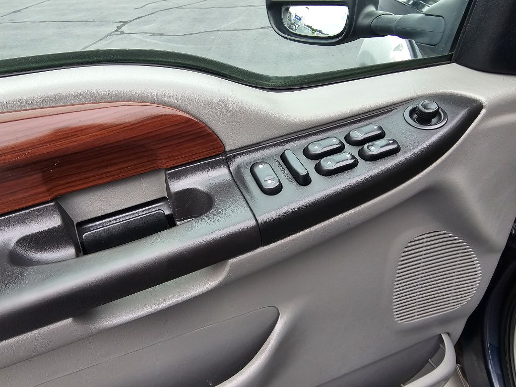 2006 Ford F-350 Image 9