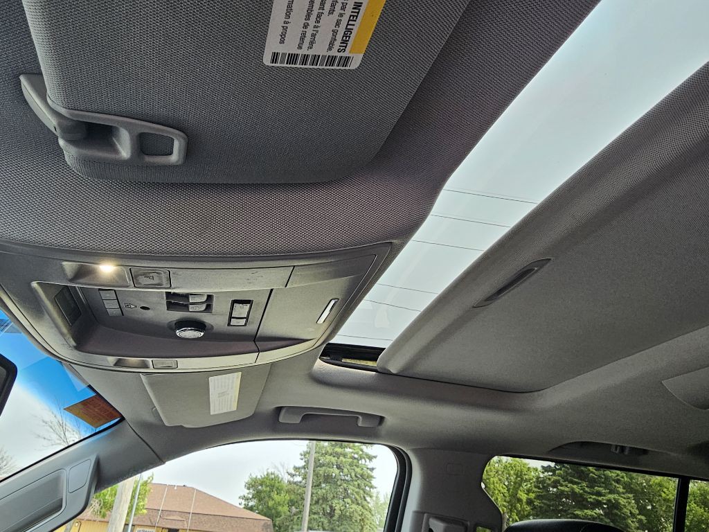 2015 Chevrolet Suburban Image 12