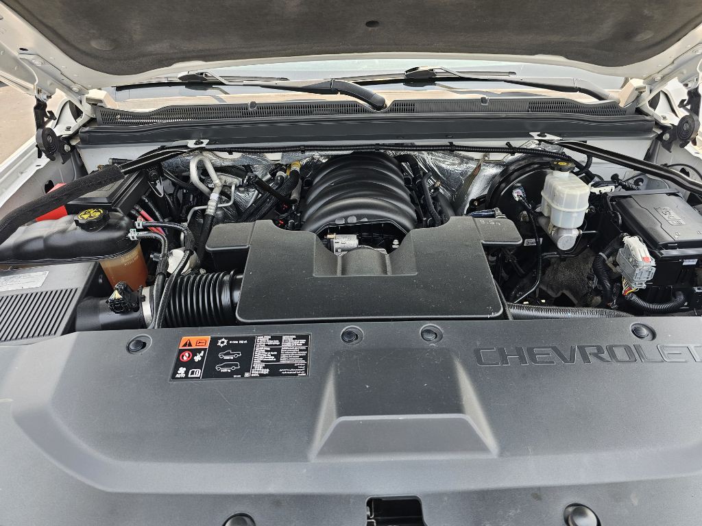 2015 Chevrolet Suburban Image 16