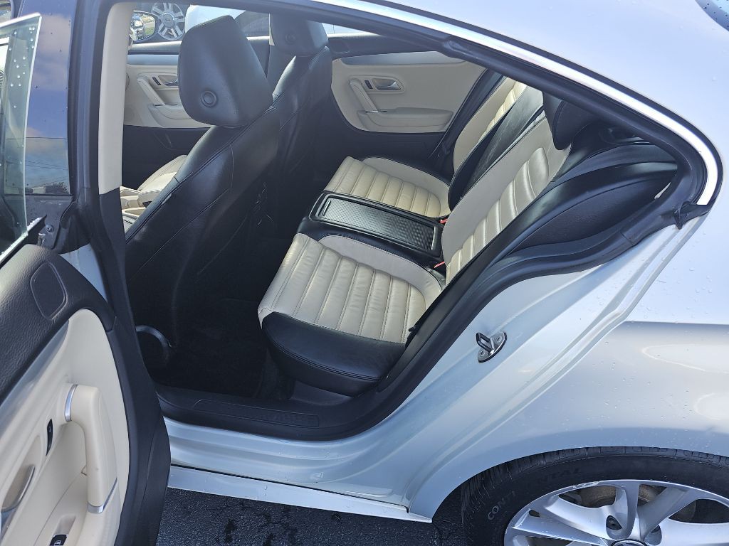 2010 Volkswagen CC Image 7