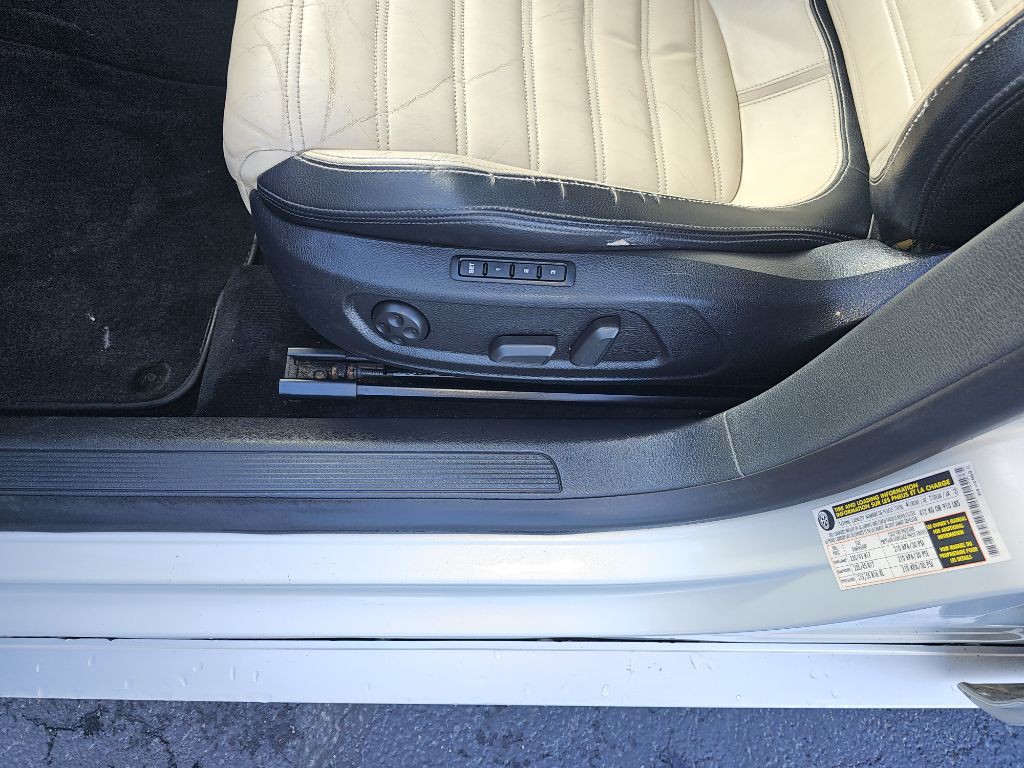 2010 Volkswagen CC Image 9