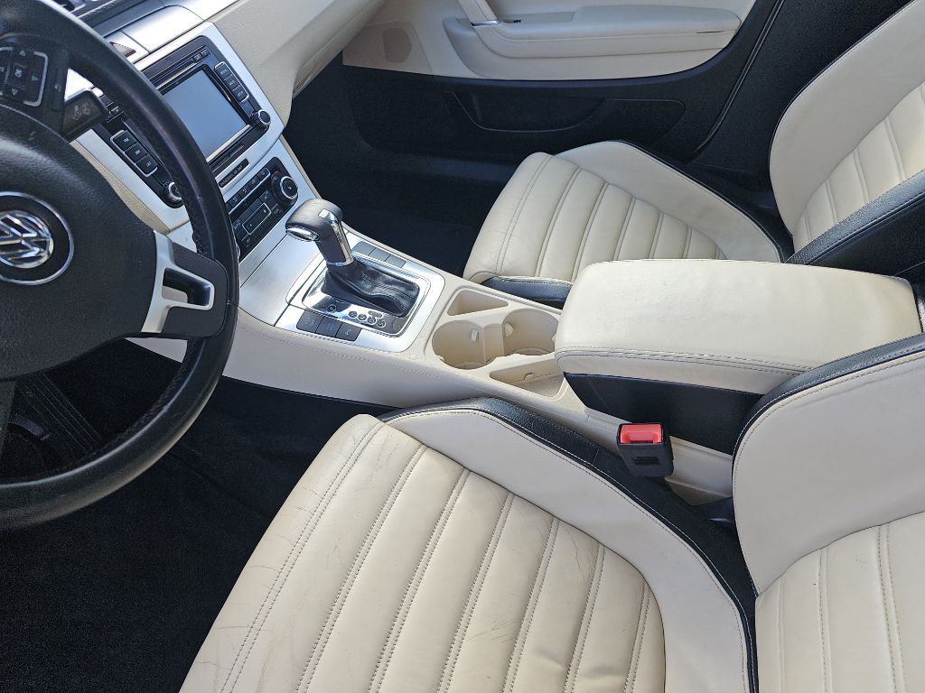 2010 Volkswagen CC Image 10
