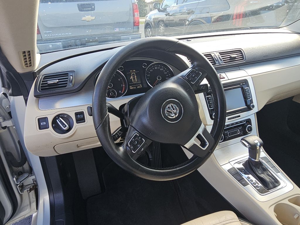 2010 Volkswagen CC Image 11
