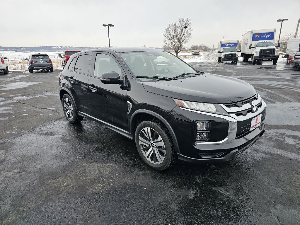 2021 Mitsubishi Outlander Image 2