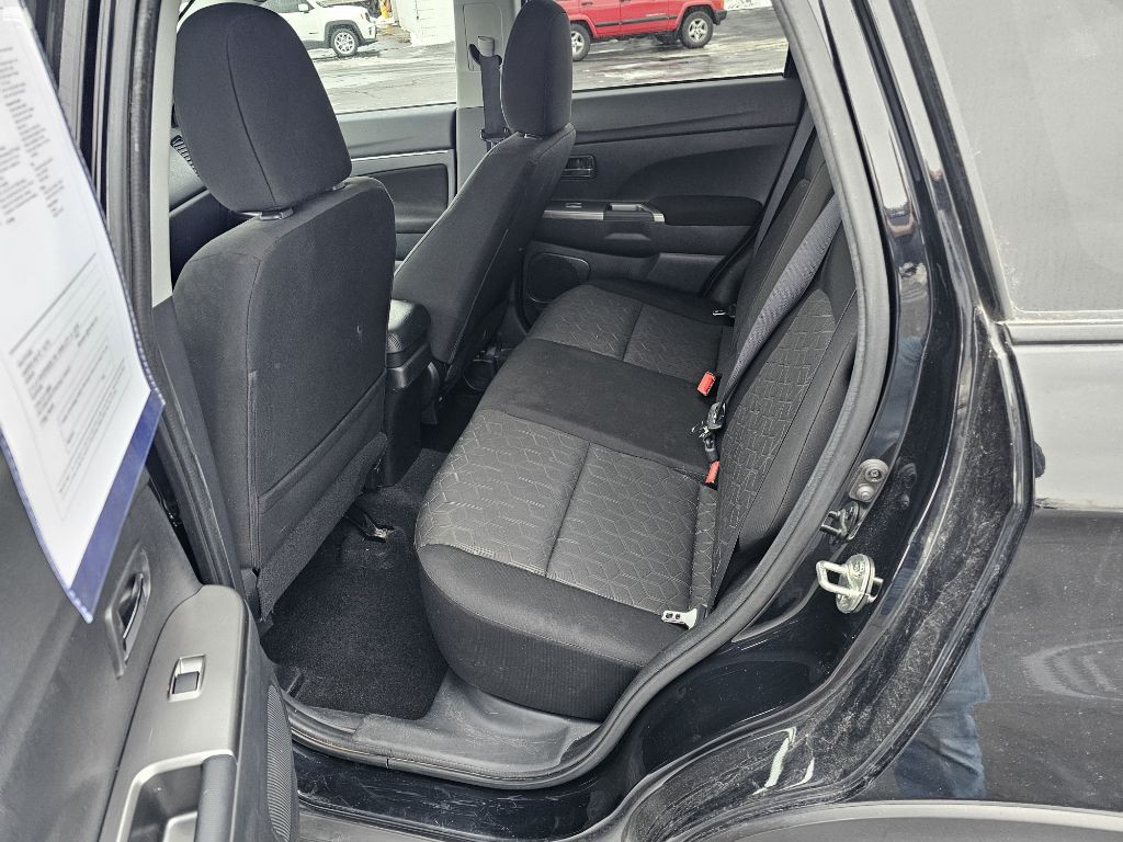 2021 Mitsubishi Outlander Image 6