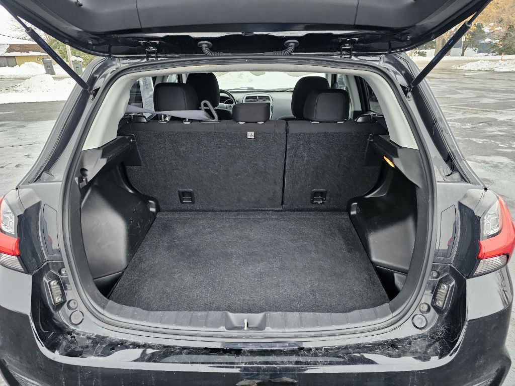 2021 Mitsubishi Outlander Image 8