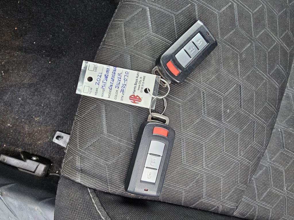 2021 Mitsubishi Outlander Image 9