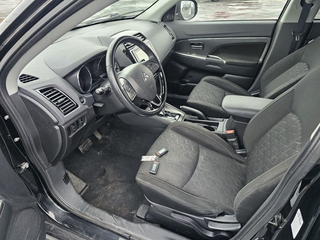 2021 Mitsubishi Outlander Image 10