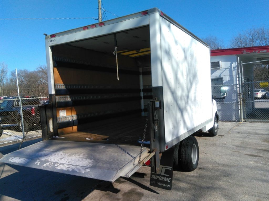 2007 Chevrolet Express Image 2