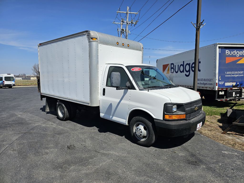 2007 Chevrolet Express Image 1