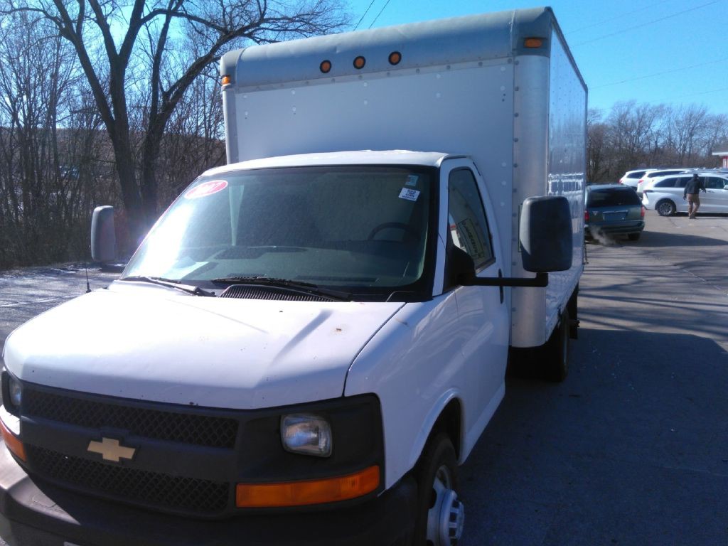 2007 Chevrolet Express Image 3