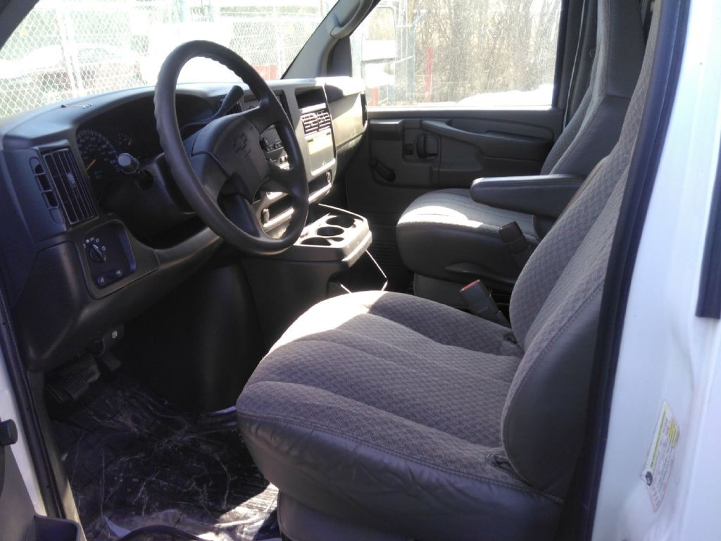 2007 Chevrolet Express Image 10