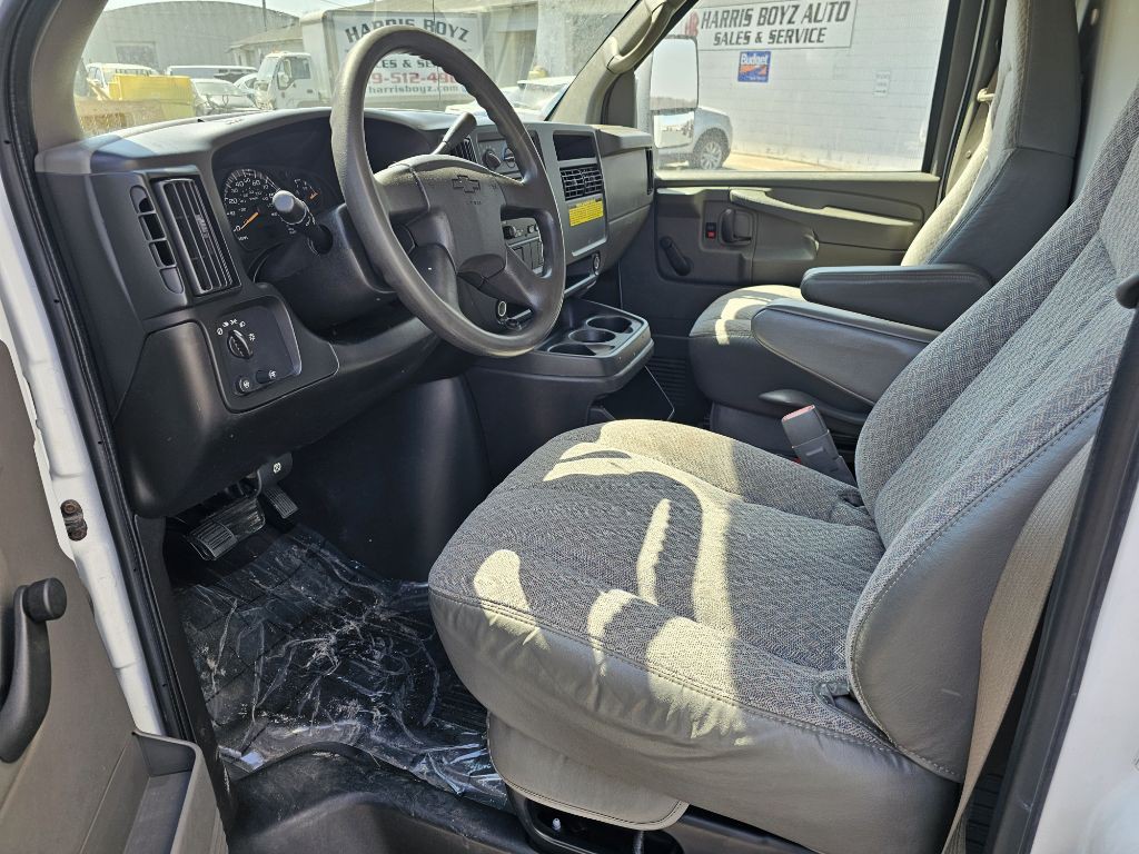 2007 Chevrolet Express Image 12