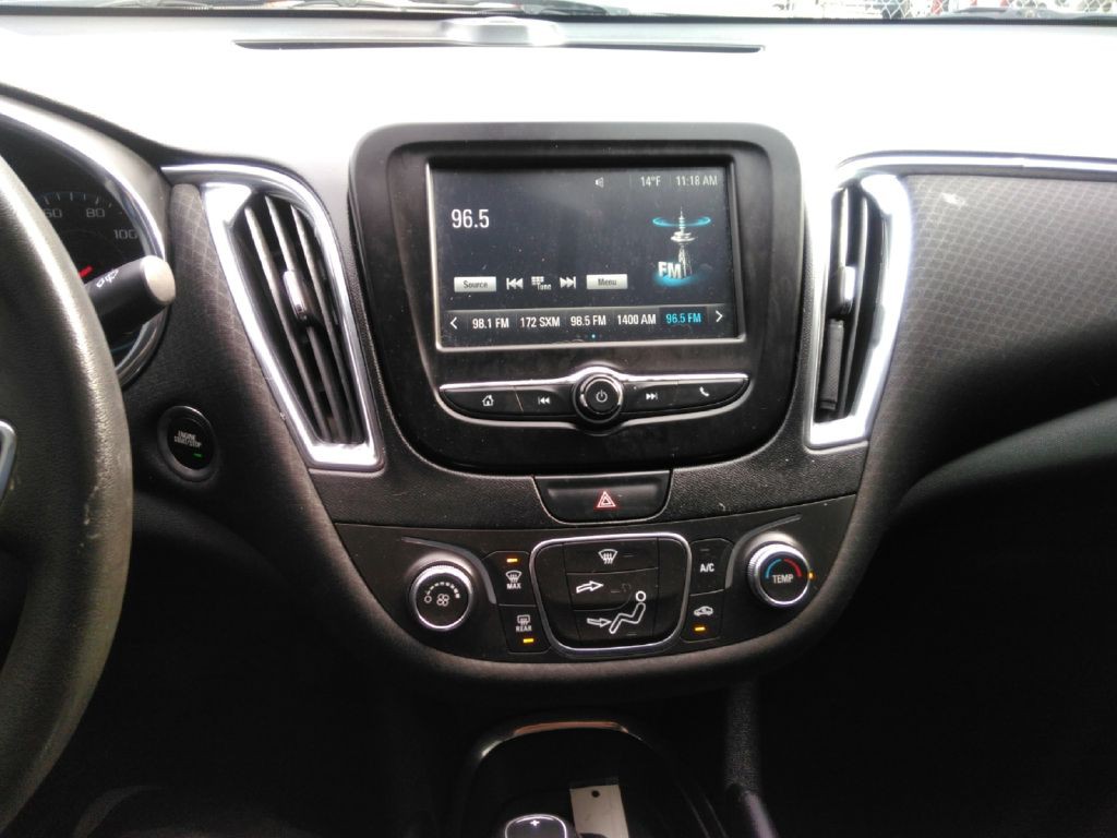 2018 Chevrolet Malibu Image 3