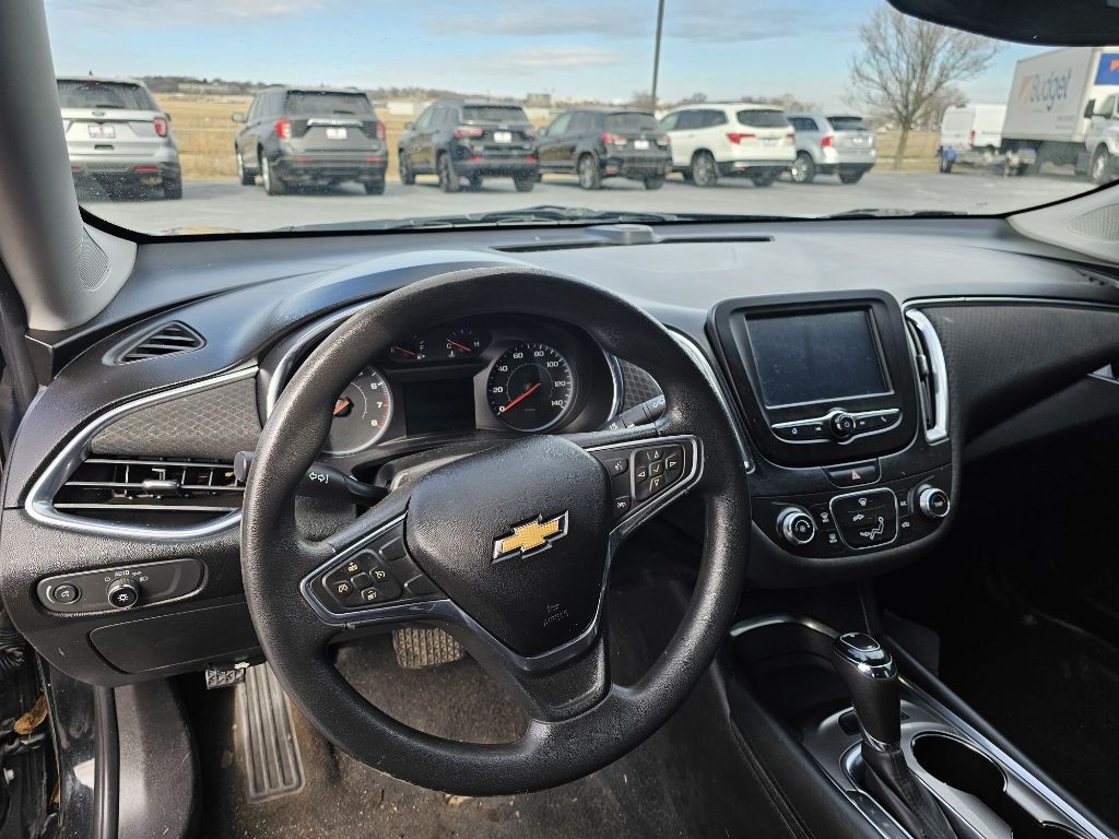 2018 Chevrolet Malibu Image 11