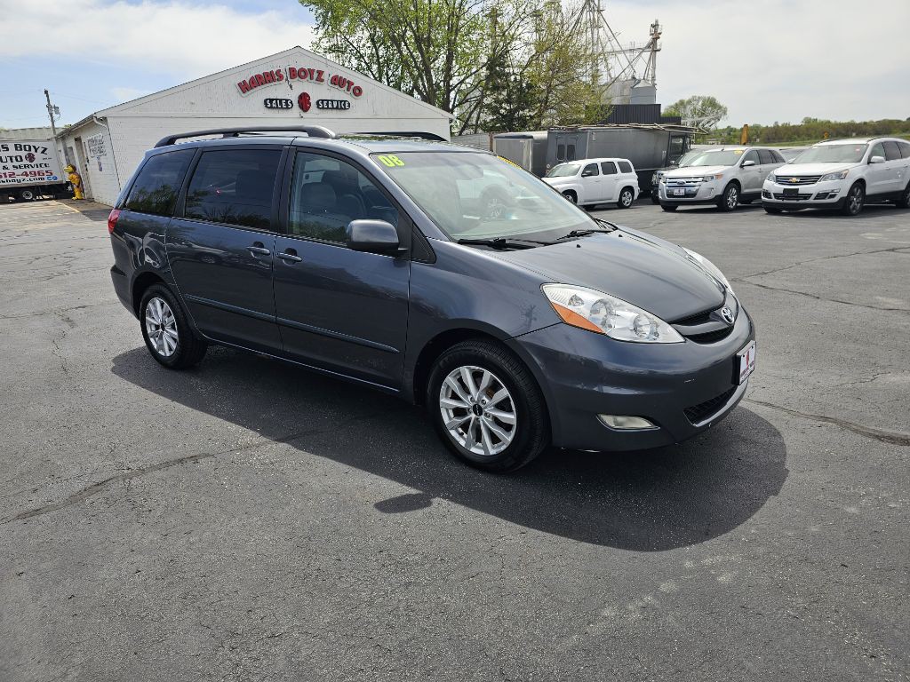 2008 Toyota Sienna Image 2
