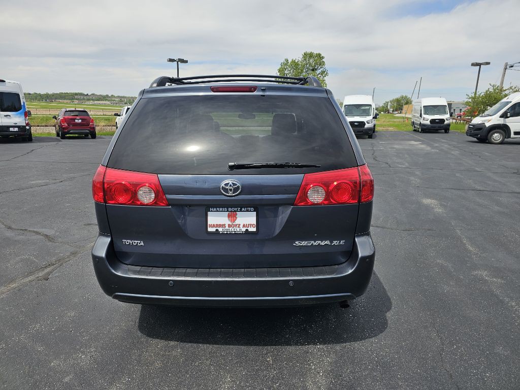 2008 Toyota Sienna Image 4