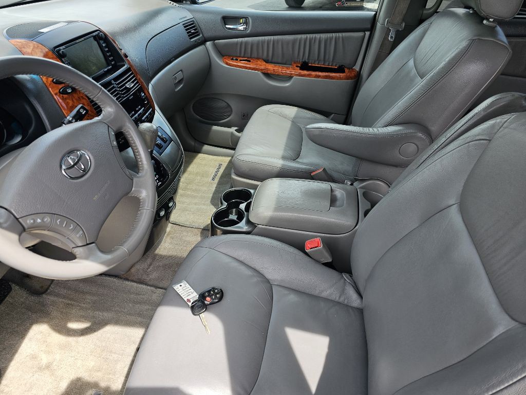 2008 Toyota Sienna Image 9